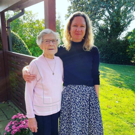 Jane Ibsen Piper og mormor