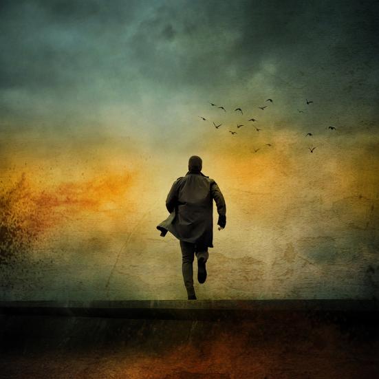 Mand løber mod foruroligende horisont