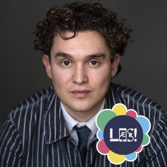 Portræt af Carl-Christian i nålestribet jakkesæt. Mørke øjne. Mørkt, krøllet hår.