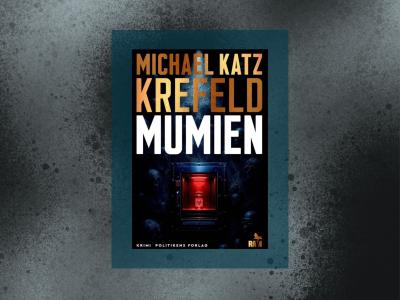 Coveret til "Mumien" indrammet af et blågrønt felt og mørke stænk.