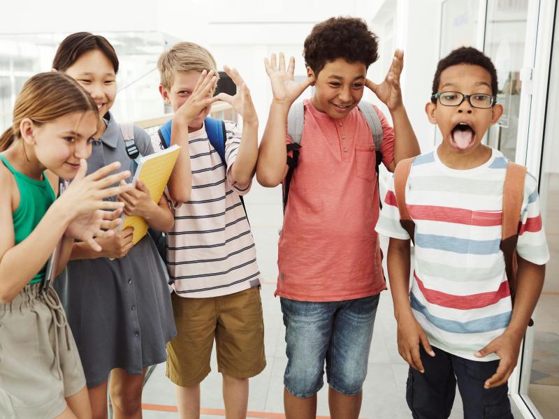 Børn pjatter sammen