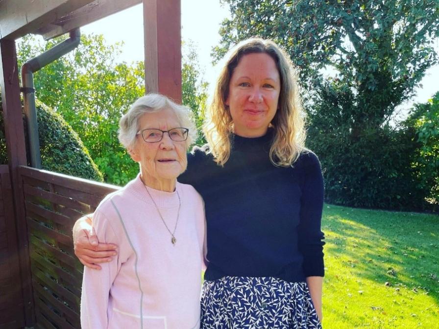 Jane Ibsen Piper og mormor
