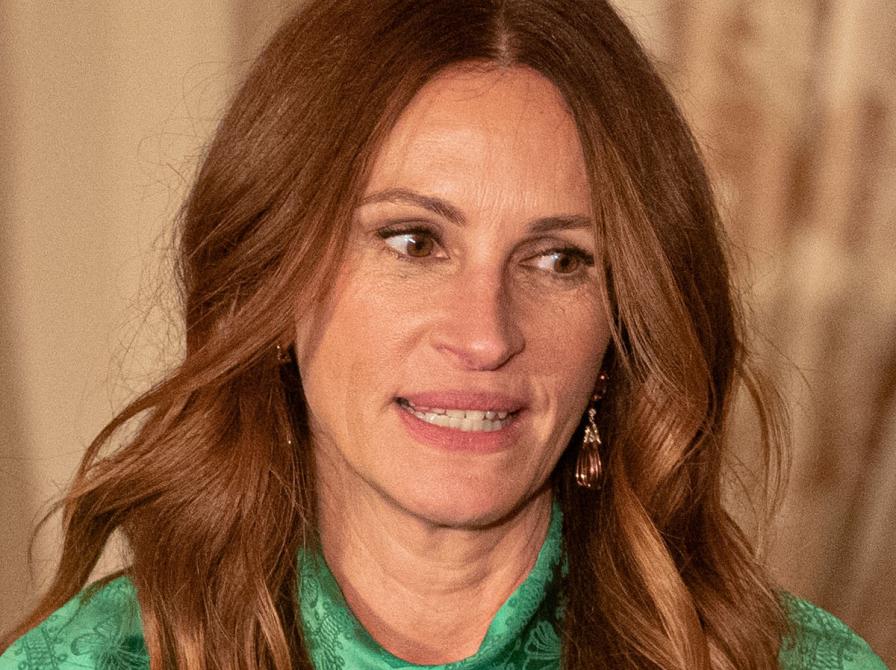 Julia Roberts delivers remarks at the Kennedy Center Honors Dinner in Washington, DC., on December 3, 2022. 